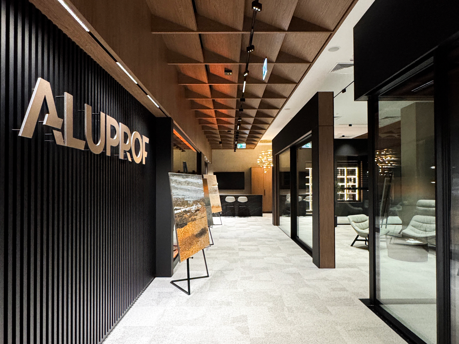 Przestrzeń kreatywnych spotkań. Warszawski showroom Aluprof już od roku inspiruje inwestorów i architektów.  